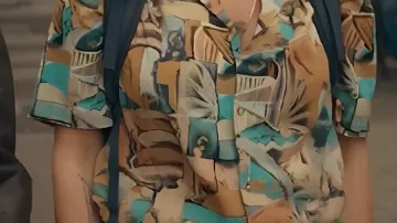 Chemise à imprimé mixte portée par Suranne Jones dans la bande-annonce de la saison 1 de la série dramatique d'ITV.