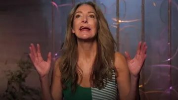 Sujetador deportivo Beach Riot Carina en La Palma Stripe usado por Robin Rocha como se ve en The Golden Bachelor (S02E02)