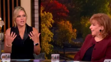 Vestido midi de esmoquin L'Agence Catherine usado por Sara Haines como se ve en The View el 9 de octubre de 2025