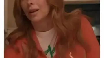 9-1-1 S9 Jennifer Love Hewitt Apple T-Shirt worn by Maddie Buckley (Jennifer Love Hewitt) in 9-1-1 (S09)