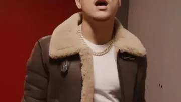 Tu vois Comment PLK Brown Shearling Jacket porté par PLK à Zkr Ft. PLK - Tu vois comment (Clip Officiel)