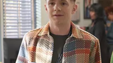 Veste à carreaux de l’école élémentaire Abbott portée par (Chris Perfetti) comme on le voit dans l’école élémentaire Abbott (S05E02)