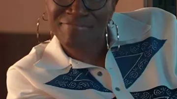 9-1-1 S9 Aisha Hinds Haut de polo Paisley Carol porté par Henrietta Wilson (Aisha Hinds) dans le 9-1-1