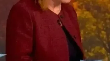 Veste marron sans col portée par Self - Co-Host (Joy Behar) dans The View