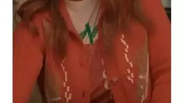 NYC Apple T-Shirt of Maddie Buckley (Jennifer Love Hewitt) in 9-1-1 (S09)