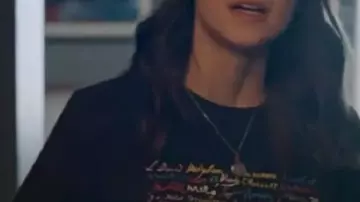 Las chicas del autobús Sadie Mccarthy Camiseta negra usada por Sadie McCarthy (Melissa Benoist) en Las chicas del autobús (S01)