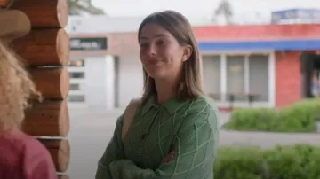 Pull Obey Sweet Marie Cardigan porté par Katie Fleming Morris (Baye McPherson) comme on le voit dans Heartland (S19E02)