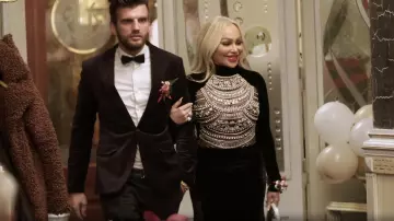 Nova Marielle Robe longue en velours embellie portée par Stacey Silva comme on le voit dans 90 Day Fiancé : Happily Ever After (S09E12)