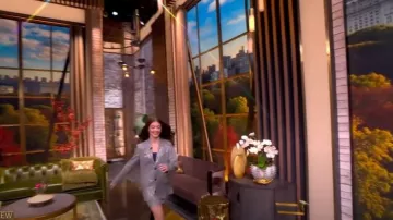 Minijupe à carreaux à sequins Zadig et Voltaire Jaime portée par Kenzi Richardson comme on le voit dans The View le 10 octobre 2025