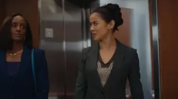 Club Monaco Ribbed Johnny Collar Sweater Tee worn by Sarah Franklin (Leah Lewis) as seen in Matlock (S02E01)