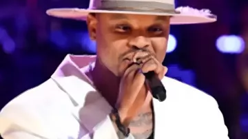 Kanard Thomas The Voice S28 Whale Print Blazer de Kanard Thomas en The Voice