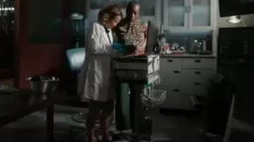 Sandro Rosa Short Skirt in Tweed worn by Helen Gale (Diana Bang) as seen in Alert: Missing Persons Unit (S03E01)