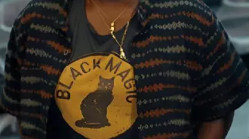 Chemise imprimée noire portée par Leota Adebayo (Danielle Brooks) dans Peacemaker (S02)