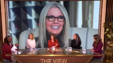 Robe en soie et dentelle Ramy Brook Connie portée par Ana Navarro comme on le voit dans The View le 13 octobre 2025