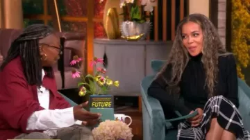 Brandon Maxwell Rory Jupe midi trompette à carreaux portée par Sunny Hostin comme on le voit dans The View le 13 octobre 2025
