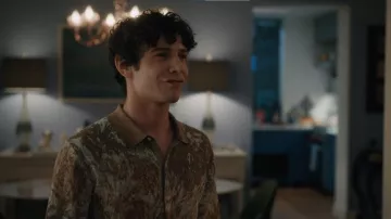 John Varvatos Demonte Chemise portée par Teddy Tascioni (Ben Levi Ross) comme on le voit dans Elsbeth (S03E01)