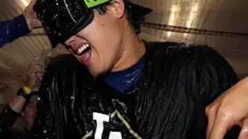 Camiseta de campeones de la NLCS 2025 de los LA Dodgers usada por Shohei Ohtani en ¡SHOHEI OHTANI LO SUPO DE INMEDIATO! ¡El jonrón ganador del juego para los Dodgers en un juego IRREAL! (¡BAT FLIP!)