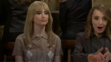 Pull à col roulé à imprimé diamant mangue porté par Sarah Sherman comme on le voit dans Saturday Night Live (S51E01)