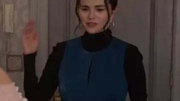 Seulement des meurtres dans l’immeuble Selena Gomez Mini robe bleue de Mabel Mora (Selena Gomez) dans Seulement des meurtres dans l’immeuble (S05E10)