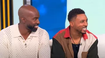 Chemise ample en velours côtelé colorblock Banana Republic portée par Greg Mathis Jr. telle qu’elle a été vue au Tamron Hall Show le 8 octobre 2025