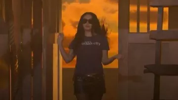 Camiseta gráfica vintage de los años 90 Max's Kansas City Night Club New York City usada por Charlie XCX como se ve en Saturday Night Live (S51E02)