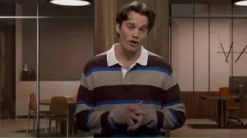 Suéter a rayas de rugby Old Navy usado por Tommy Brennan como se ve en Saturday Night Live (S51E02)