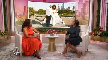 Giuseppe Zanotti Intriigo 90 porté par Sherri Shepherd tel qu’on le voit à Sherri le 10 octobre 2025