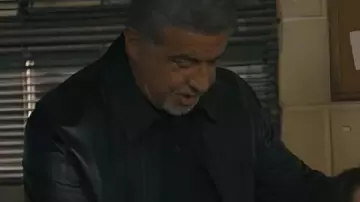 Tulsa King S03 Sylvester Stallone Black Jacket worn by Dwight 'The General' Manfredi (Sylvester Stallone) in Tulsa King (S03E01)