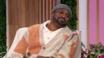 Cardigan Nanushka Nessin porté par Sherri Shepherd comme on le voit à Sherri le 14 octobre 2025