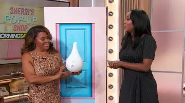 Vestido de punto a rayas diplomáticas de Natori usado por Makho Ndlovu como se ve en Sherri el 14 de octubre de 2025