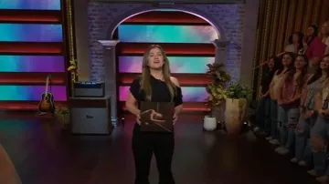 Free People Blake Off the Shoulder Knit Top worn by Kelly Clarkson as seen in The Kelly Clarkson Show on October 8, 2025