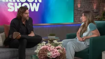 Rag and Bone Sofie High Rise Tailored Trouser Jeans porté par Kelly Clarkson tel qu’on le voit dans The Kelly Clarkson Show le 10 octobre 2025