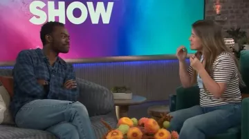 Camisa a cuadros de ácido cósmico de pasillo usada por William Jackson Harper como se ve en The Kelly Clarkson Show el 13 de octubre de 2025