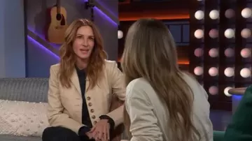 Me+Em Beige Leather Fitted Blazer worn by Julia Roberts as seen in The Kelly Clarkson Show on October 13, 2025