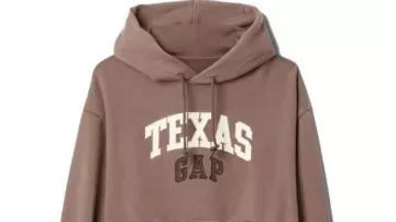 Sweat à capuche surdimensionné Gap Texas Brown porté par Taylor Swift dans West Texas Flavor au Perini Ranch Steakhouse à Buffalo Gap ????️????