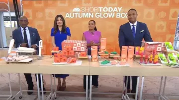 Vestido midi con cuello y cintura atada de manga corta DKNY usado por Adrianna Barrionuevo Brach como se ve en Today el 14 de octubre de 2025