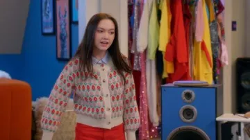 Shein Qutie Plus Cárdigan con estampado floral y hombros caídos usado por Tulip (Ruby Marino) como se ve en Electric Bloom (S01E10)