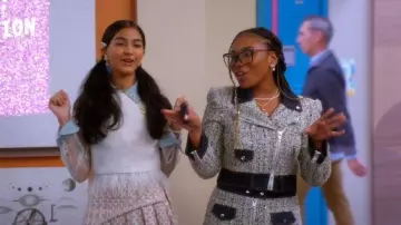 Cinq a Sept Anya Jacket portée par Shelly Sharp (J’Adore Elizabeth) comme on le voit dans Electric Bloom (S01E10)