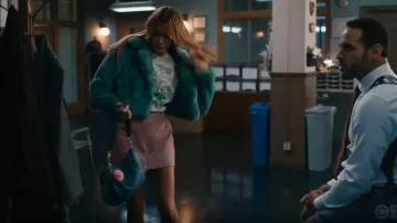 Clare V Moyen Messenger Bag worn by Morgan Gillory (Kaitlin Olson) as seen in High Potential (S02E05)