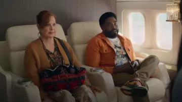 Baskets Saucony Shadow 6000 portées par Howard (Ron Funches) comme on le voit dans Loot(S03E01)