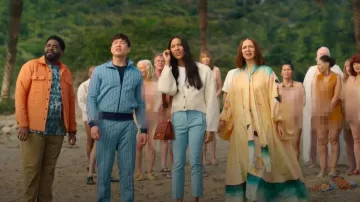 Vestido largo de seda con lazo de coño Zimmermann Eden usado por Molly Novak (Maya Rudolph) como se ve en Loot (S03E01)