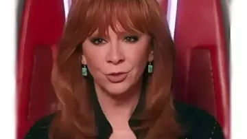 Reba McEntire The Voice S28 Chaqueta negra con flecos usada por Reba McEntire en The Voice