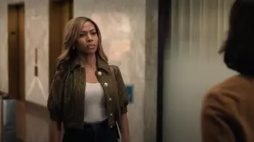 Chaqueta L'Agence Cove usada por Christina 'Chris' Hunter (Nicole Beharie) como se ve en The Morning Show (S04E05)