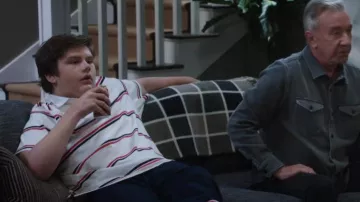 Rugby de manga corta Noah usado por Carter (Maxwell Simkins) como se ve en Shifting Gears (S02E03)