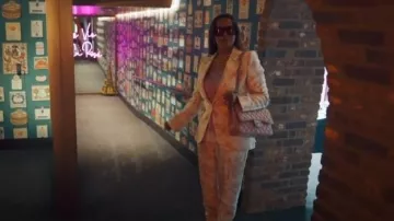 Pantalon Alexander McQueen en jacquard fleur de cerisier porté par Mary Cosby comme on le voit dans The Real Housewives of Salt Lake City (S06E05)