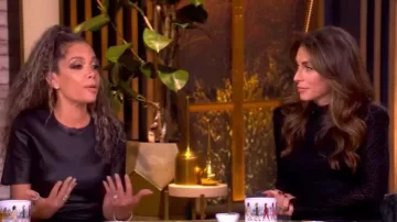 Ramy Brook Dot Eveline Polka Dot Midi-Dress usado por Alyssa Farah Griffin como se ve en The View el 15 de octubre de 2025