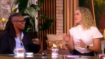 Robe Staud Davina Colorblock Asymmetric Hem portée par Sara Haines comme on le voit dans The View le 15 octobre 2025