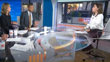 Blusa con ribete de encaje de Ann Taylor usada por Chloe Melas como se ve en Today el 15 de octubre de 2025