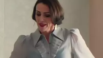 Club de cine Blusa con volantes de Suranne Jones usada por Suz (Suranne Jones) en Film Club