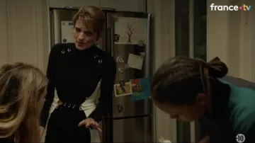 MUGLER - Pierced Fitted Cady Dress de Muriel Sotto (Olivia Côte) dans Bistronomia (S01)